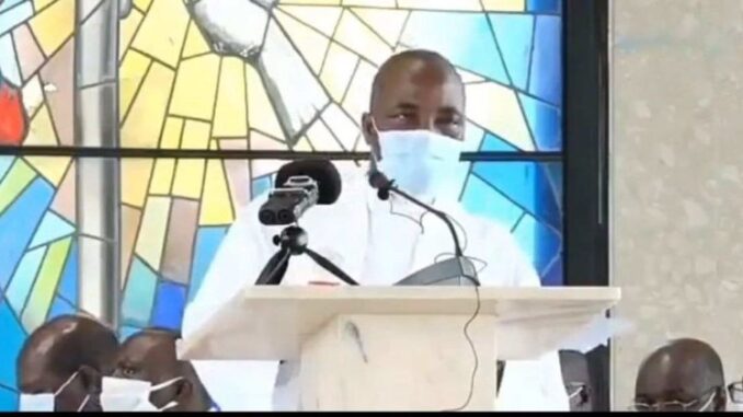 Shocker As Rev. Father Slips and Dies While Giving Sermon in Church -WATCH VIDEO